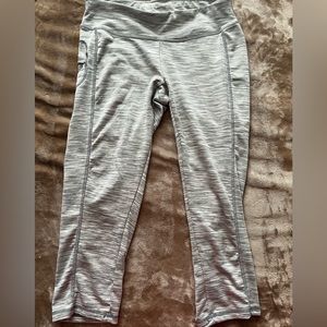 Danskin Small Cropped Leggings